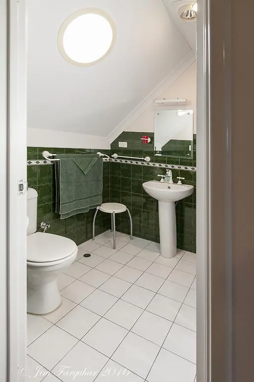Aarn House B&B Airport Accommodation Perth Bed & Breakfast