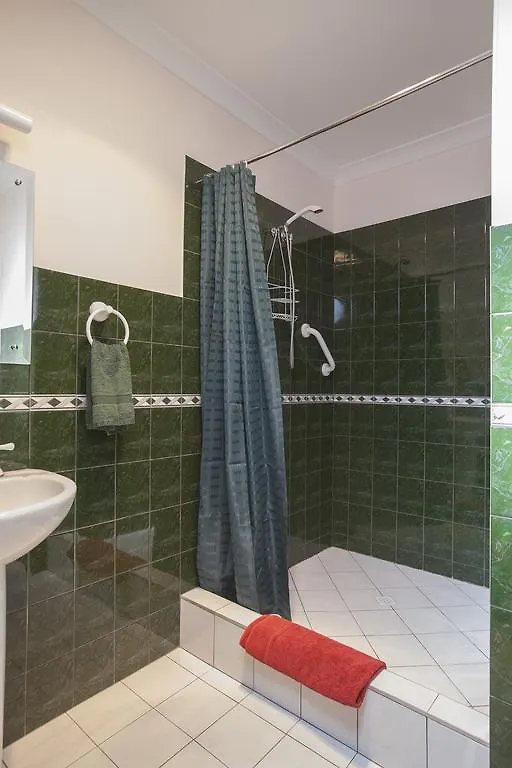 Bed & Breakfast Aarn House B&B Airport Accommodation Perth