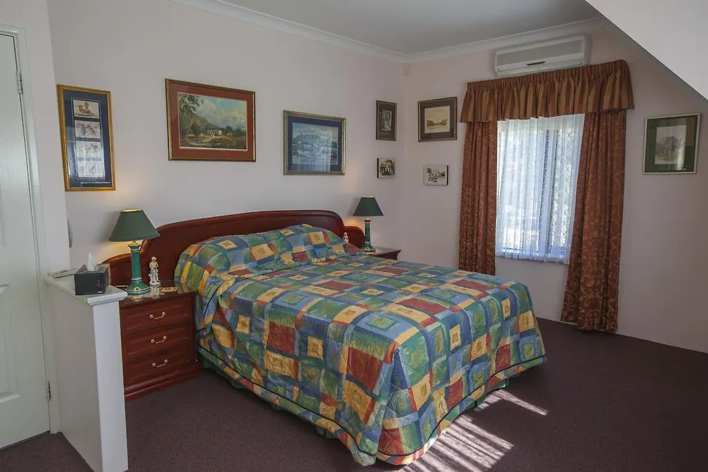 Bed & Breakfast Aarn House B&B Airport Accommodation Perth