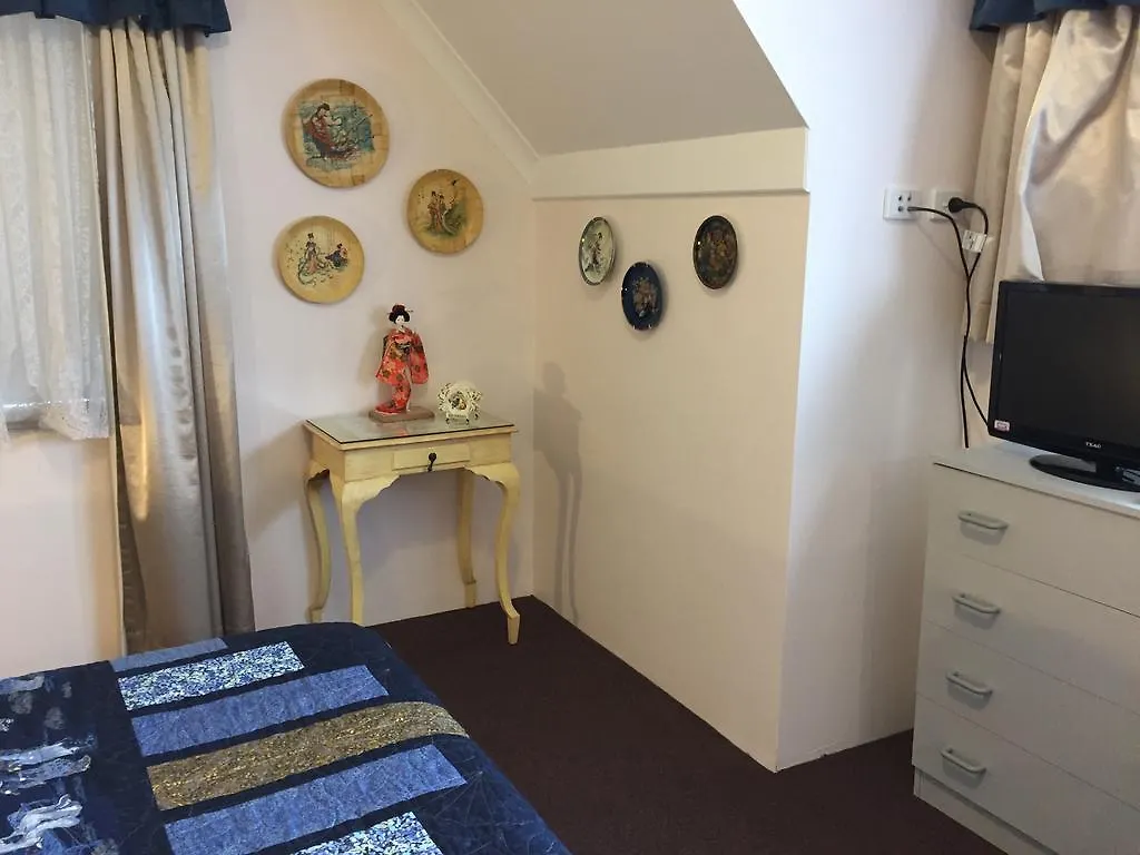 Aarn House B&B Airport Accommodation Perth Bed & Breakfast