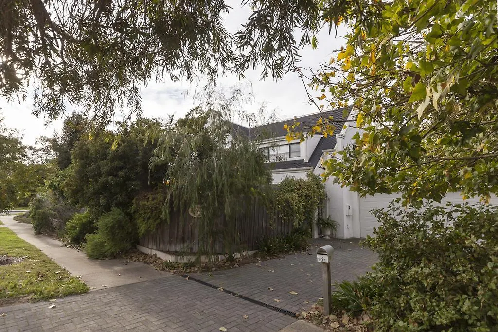 Aarn House B&B Airport Accommodation Perth
